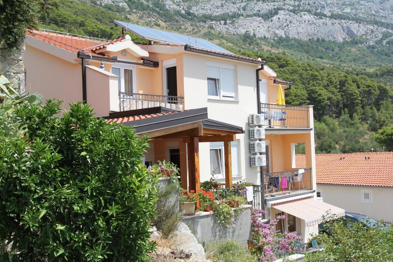 Apartments And Rooms By The Sea Brela, Makarska - 13118 Exterior foto