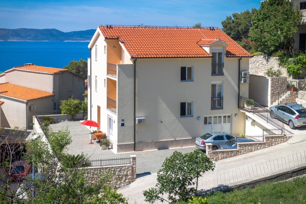 Apartments And Rooms By The Sea Brela, Makarska - 13118 Exterior foto