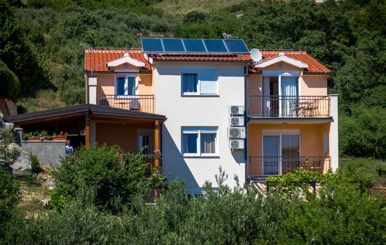 Apartments And Rooms By The Sea Brela, Makarska - 13118 Exterior foto