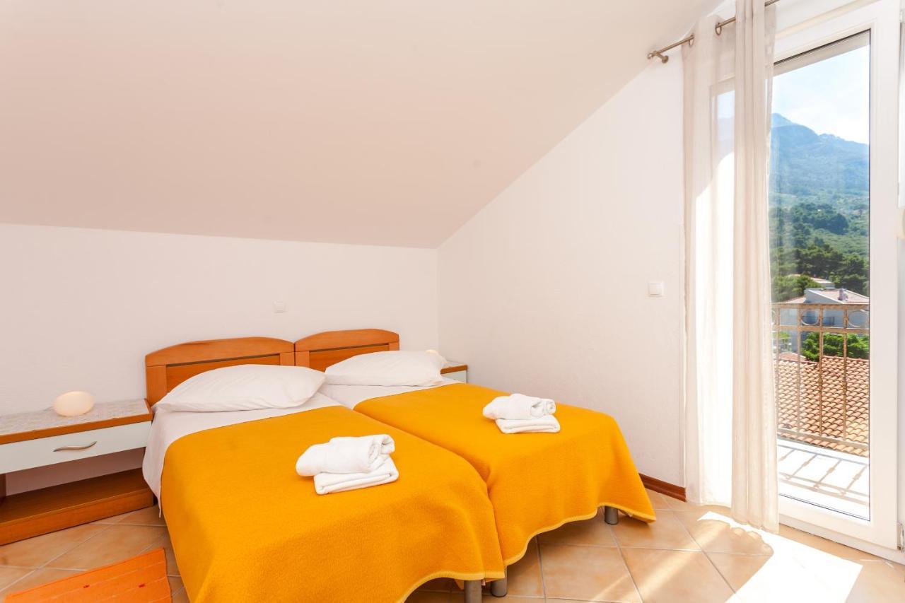 Apartments And Rooms By The Sea Brela, Makarska - 13118 Exterior foto