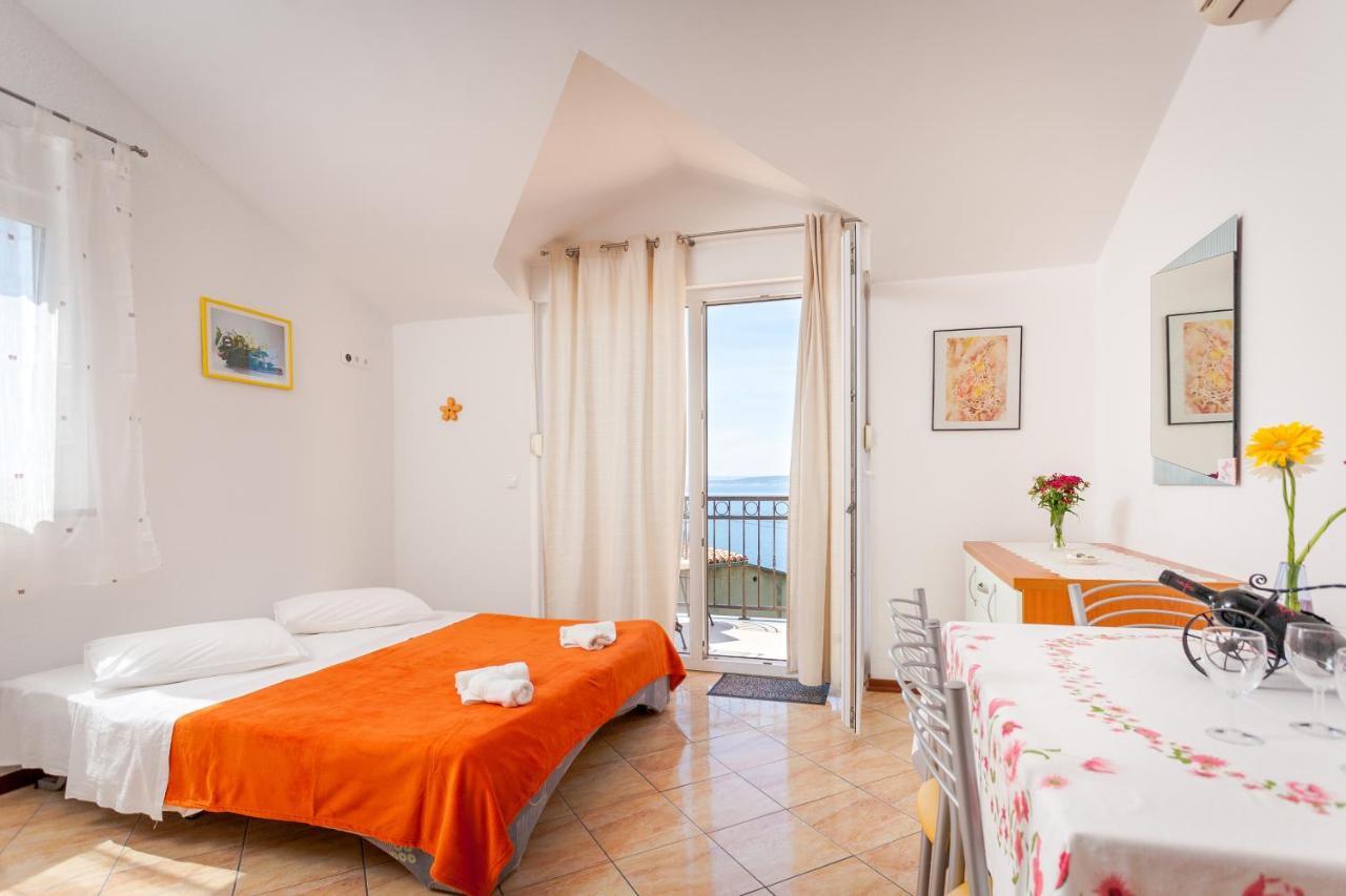 Apartments And Rooms By The Sea Brela, Makarska - 13118 Exterior foto