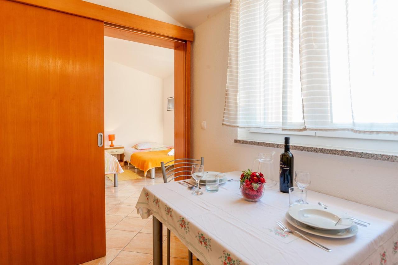 Apartments And Rooms By The Sea Brela, Makarska - 13118 Exterior foto